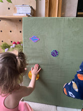 Load image into Gallery viewer, Glow in the Dark &quot;The Planets&quot; Felt Play Kit

